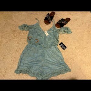 NWT Express lace ruffle romper size small